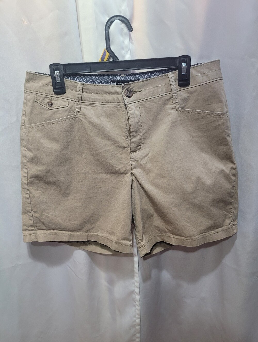 Lee Natural Fit Women's Khaki Beige Bermuda Shortsatural